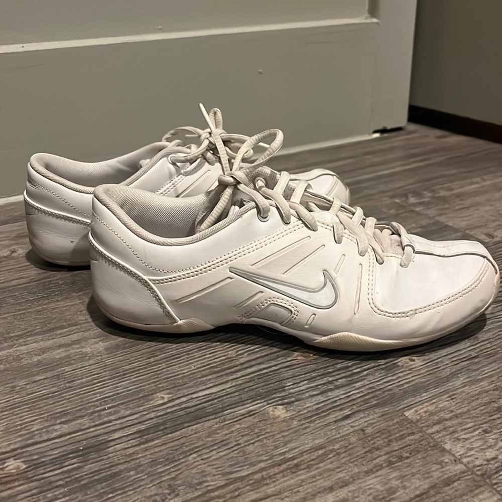 Nike mix down 2 athletic shoes